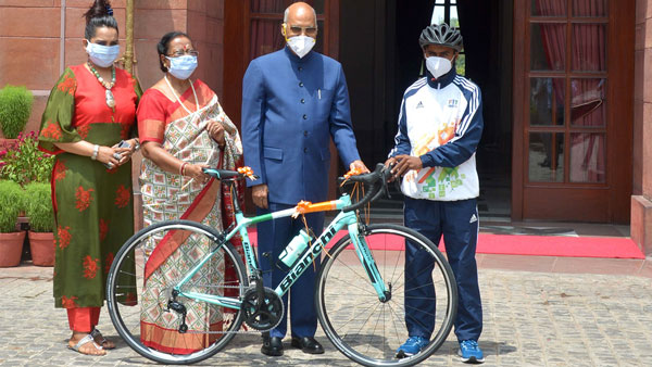 ஹோட்டலில் பாத்திரம் கழுவும் மாணவனுக்கு ஜனாதிபதி கொடுத்த சர்ப்ரைஸ்... என்னனு தெரிஞ்சா அசந்திருவீங்க