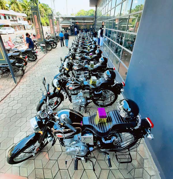ராயல் என்பீல்டு பைக்குகளை வாங்கி குவிக்கும் மலையாளிகள்... ஓ இதுதான் காரணமா..!