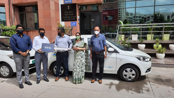 அதிகரிக்கும் எலக்ட்ரிக் வாகனங்களின் பயன்பாடு... இந்திய அரசாங்க பணிகளில் டிகோர் எலக்ட்ரிக் கார்கள்...