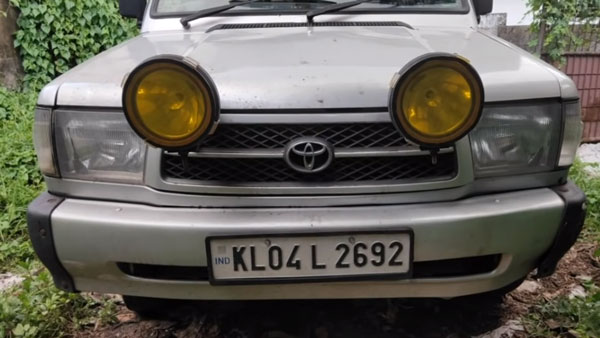 சொக்க வைக்கும் அழகு... கவர்ச்சியாக உருமாறிய டொயோட்டா குவாலிஸ் கார்... பாக்க பாக்க ஆசையா இருக்கு...