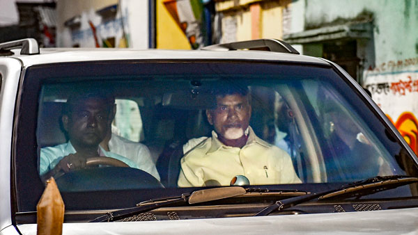 ஒன்றோடு ஒன்று மோதி கொண்ட கார்கள்... அதிர்ஷ்டவசமாக தப்பிய சந்திரபாபு நாயுடு... என்ன நடந்தது தெரியுமா?