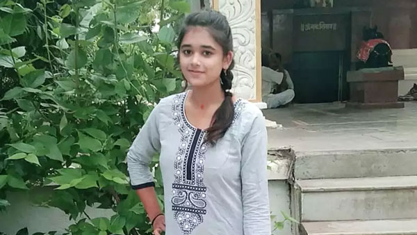 ப்ளஸ்-2 தேர்வு எழுதும் முன் 300 கிமீ ஸ்கூட்டர் ஓட்டிய மாணவி... நடந்ததை கேட்டு மனம் நொறுங்கிய மக்கள்