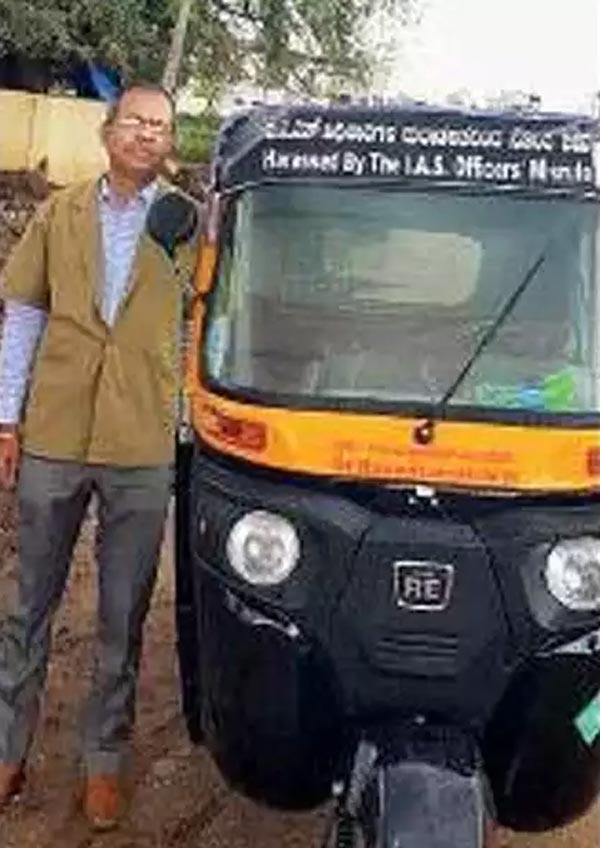 ஆட்டோ டிரைவராக மாறிய அரசு டாக்டர்... இதுக்கு பின்னாடி இவ்ளோ விஷயம் நடந்திருக்கா? மூச்சு முட்டுது...