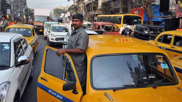 வீட்டில் இருந்து ஸ்டேஷனுக்கு சைக்கிளில் வரும் போலீஸ்காரர்... எவ்வளவு தூரம்னு தெரிஞ்சா அசந்திருவீங்க