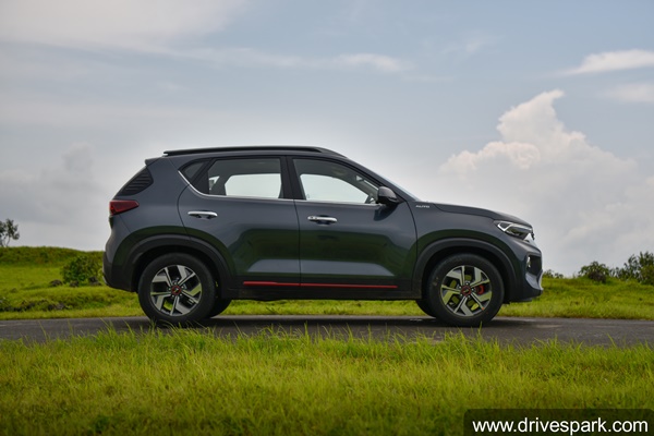 கியா சொனெட் எஸ்யூவியின் வேரியண்ட் வாரியாக வசதிகள்... எது உங்களுக்கு சரியா இருக்கும்னு பார்த்துக்கோங்க?