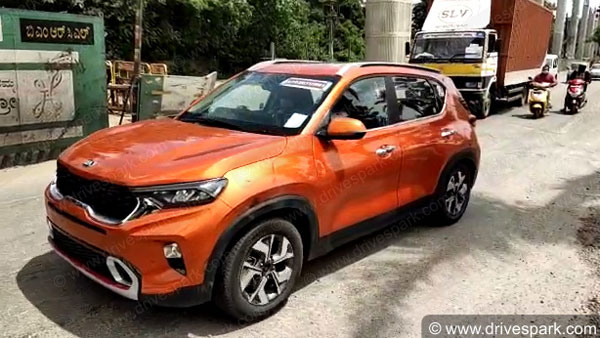 சொனெட் எஸ்யூவி காரின் தயாரிப்பு பணிகளை இந்தியாவில் துவங்கியது கியா... முதல் மாதிரி கார் வெளியேற்றம்...