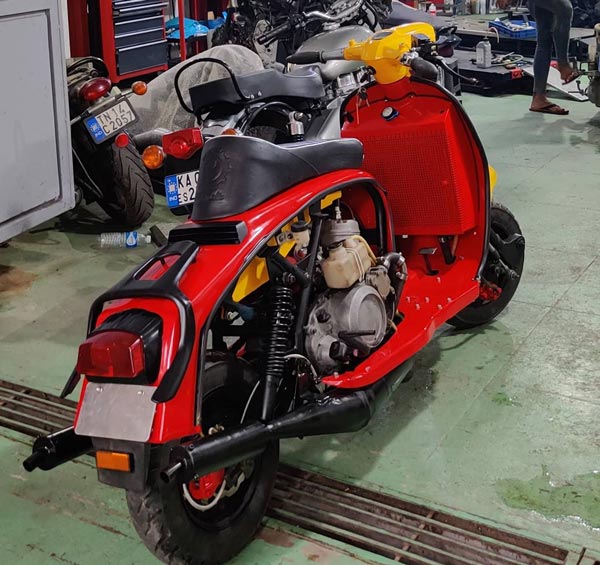 இந்தியாவின் ஒரே 2-சிலிண்டர் லம்ப்ரெட்டா ஸ்கூட்டர்... செலவான தொகை சுமார் ரூ.2.5 லட்சம்...
