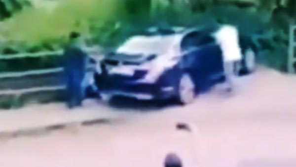 இதில்கூட டிப்பி காப்பியா... இருந்தும் மிகப்பெரிய தோல்வியை சந்தித்த கார் உரிமையாளர்... வீடியோவ பாருங்க..!