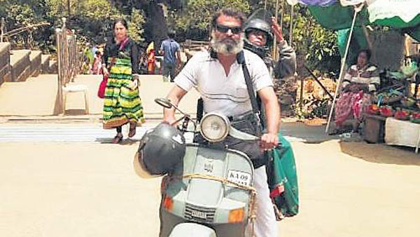 சூப்பர்! பழைய ஸ்கூட்டரில் வலம் வந்த தாய்-மகனுக்கு அடித்த ஜாக்பாட்! தாராள மனசுடன் புதிய காரை வாரி வழங்கிய ஆனந்த் மஹிந்திரா...