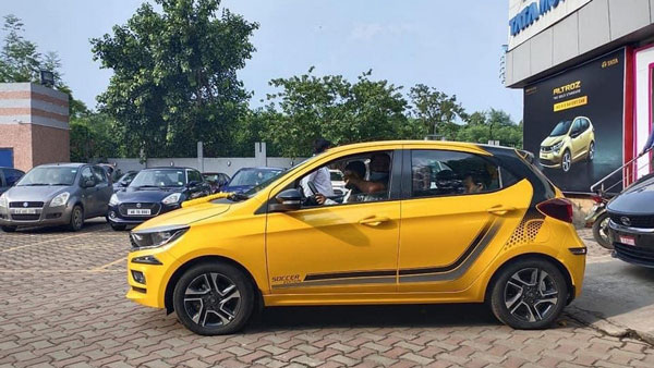 அசத்தலான பெயிண்ட் அமைப்புடன் விற்பனைக்கு வந்தது டாடா டியாகோ சாக்கர்.. வெறும் ரூ.8,000 மட்டுமே அதிகம்