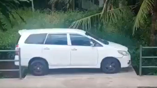 காரை எப்படி பார்க் செய்வதுனு இவருகிட்ட கத்துக்கோங்க... ஆனா, மிஸ் ஆச்சுன காரோட கத குளோஸ்தான்..!