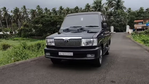 16 ஆண்டுகள் கழித்தும் ஷோரூம் கண்டிஷனில் உள்ள டொயோட்டா குவாலிஸ்... எவ்வளவு கிமீ ஓடியுள்ளது தெரியுமா?