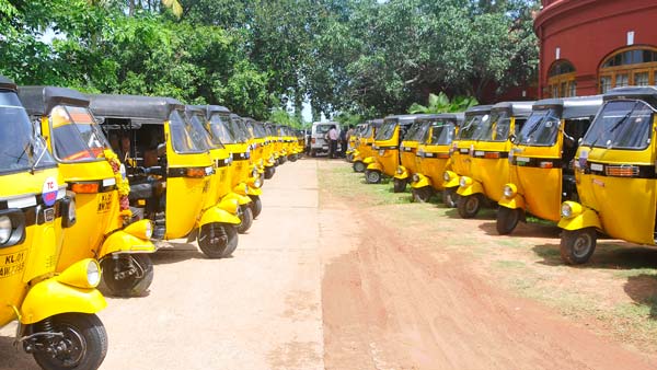 ஆட்டோ டிரைவராக மாறிய அரசு டாக்டர்... இதுக்கு பின்னாடி இவ்ளோ விஷயம் நடந்திருக்கா? மூச்சு முட்டுது...