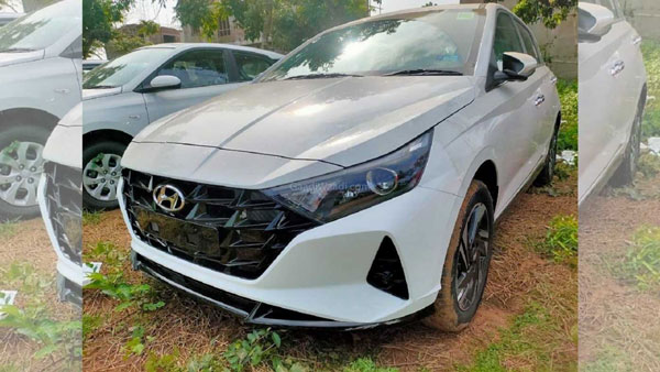 ஷோரூம் வளாகத்திற்குள் புதிய தலைமுறை ஹூண்டாய் ஐ20 கார்! உள்ளே தொடுத்திரை இவ்ளோ பெரிசாவா?