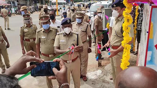 தேனி நகரில் செயல்பாட்டிற்கு வந்த ஹை-டெக் டிராபிக் சிக்னல்கள்... விலையை கேட்டு 'ஸ்டண்' ஆன மக்கள்...