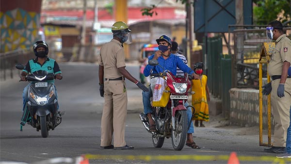 டிராபிக் ரூல்ஸ் மீறுபவர்களை வெச்சு செய்யும் போலீஸ்... 15,000 பேர் கொண்ட லிஸ்ட் ரெடி! சம்பவம் இருக்கு