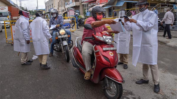 டிராபிக் ரூல்ஸ் மீறுபவர்களை வெச்சு செய்யும் போலீஸ்... 15,000 பேர் கொண்ட லிஸ்ட் ரெடி! சம்பவம் இருக்கு