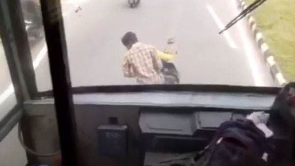 வைரலான வீடியோ... உடனடியாக வீடு தேடி வந்து ஸ்கூட்டரை தூக்கிய போலீஸ்... செய்தியை கேட்டு கொந்தளிக்கும் மக்கள்!