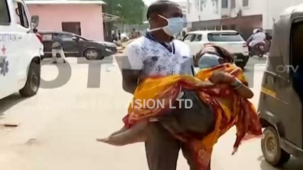 ஆட்டோக்கு காசு இல்ல... சைக்கிள் ரிக்ஸாவில் மனைவியுடன் 90 கிமீ பயணித்த கணவர்! கண் கலங்க வெச்சுட்டாரு