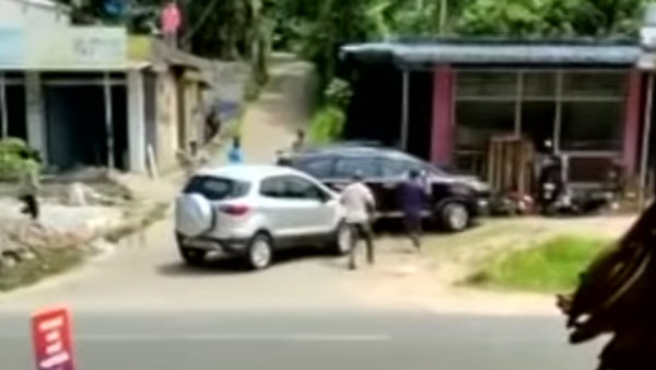 சினமா காட்சிகளை மிஞ்சும் கார் திருட்டு... உரிமையாளர் சேஸ் செய்தும் நிற்காமல் சென்ற நபர்... எப்படி சிக்கினார்? வீடியோ!