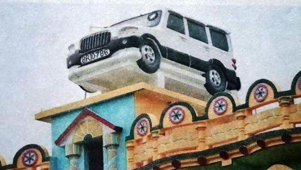 இந்த வீட்டை அண்ணாந்து பாக்காம கடக்கவே முடியாது... ஏன்னா வீட்டோட மொட்டை மாடிலதான் அதோட ஸ்பெஷலே இருக்கு...
