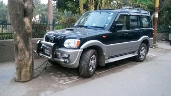 வைரலாகும் மஹிந்திரா ஸ்கார்பியோ காரின் போட்டோ! கொஞ்சம் உத்து பாருங்க... விழுந்து விழுந்து சிரிப்பீங்க