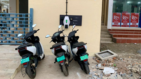 கம்பெனி சொன்னதே 107 கிலோ மீட்டர்தான்... கிடைத்ததோ 139 கிலோ மீட்டர் மைலேஜ்... எலெக்ட்ரிக் ஸ்கூட்டர் ஓனர் பெருமிதம்...