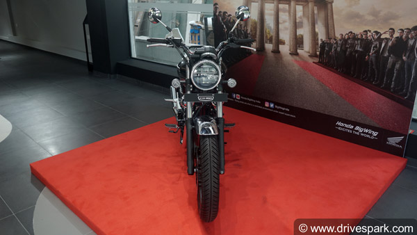 ராயல் என்பீல்டு கிளாசிக் 350 பைக்கிற்கு சவாலாக மாறுமா ஹைனெஸ் சிபி350? அக்டோபர் விற்பனை ஒப்பீடு!