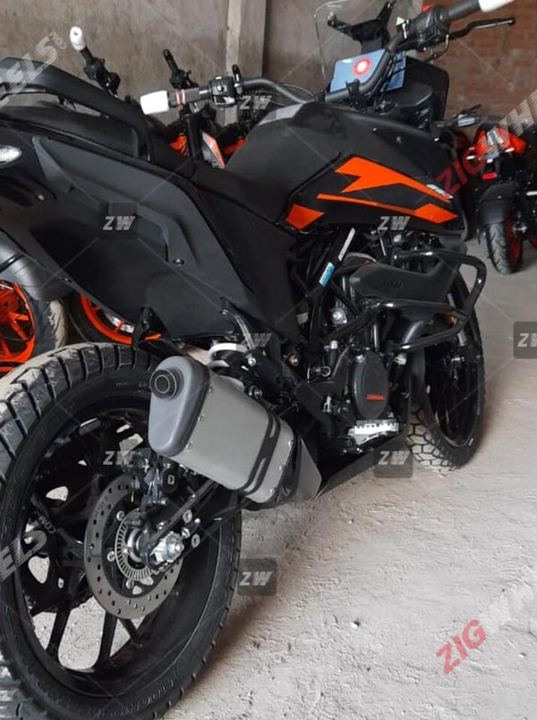 ஷோரூம்களில் கேடிஎம் 250 அட்வென்ஜெர் பைக்!! குஷியில் மிதக்கும் முன்பதிவு செய்தவர்கள்