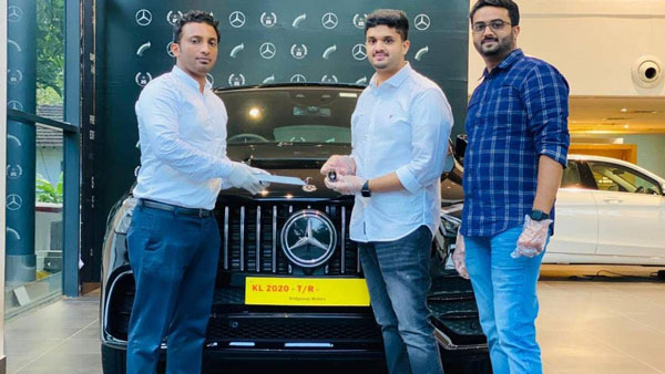 புதிய பென்ஸ் காரின் பதிவெண்ணிற்காக பல லட்சங்களை வாரி இறைத்த இளைஞர்கள்... வாயடைத்து நிற்கும் கடவுளின் தேசம்... எவ்வளவு தெரியுமா?