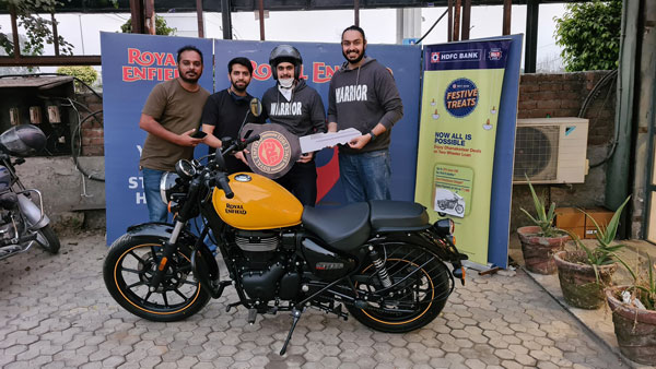 புதிய ராயல் என்பீல்டு மீட்டியோர் 350 பைக்கை டெலிவிரி பெற்ற முதல் வாடிக்கையாளர்!! இவர்தானாம்