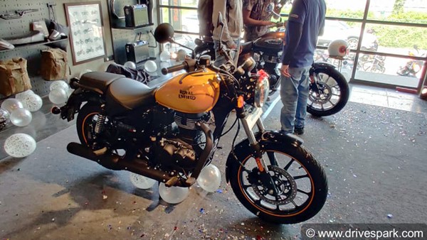 ராயல் என்ஃபீல்டு மீட்டியோர் 350: வேரியண்ட்டுகளுக்கு இடையிலான வேறுபாடுகள் என்னென்ன?