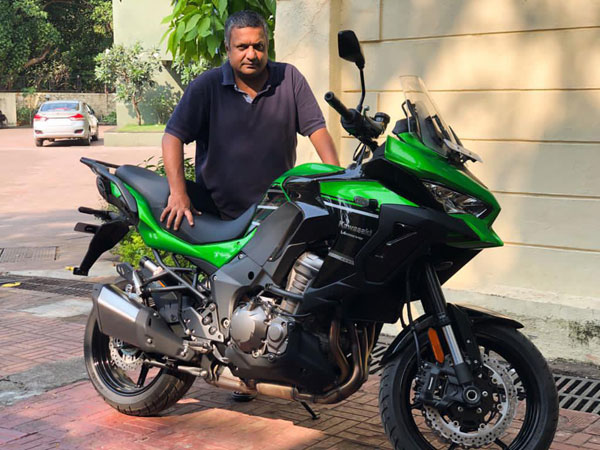 11 லட்ச ரூபாய்... கவாஸாகி வெர்சிஸ் 1000 பைக்கை வாங்கிய பிரபல திரைப்பட இயக்குனர்... யார்னு தெரியுமா?