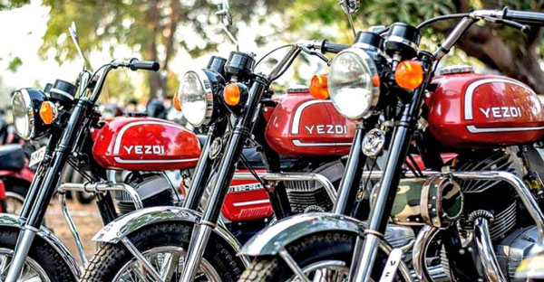 என்னங்க சொல்றீங்க, மீண்டும் வருகின்றனவா யெஸ்டி பைக்குகள்? கதிகலங்கும் ராயல் என்பீல்டு