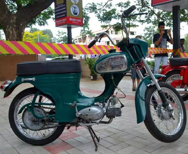 என்னங்க சொல்றீங்க, மீண்டும் வருகின்றனவா யெஸ்டி பைக்குகள்? கதிகலங்கும் ராயல் என்பீல்டு