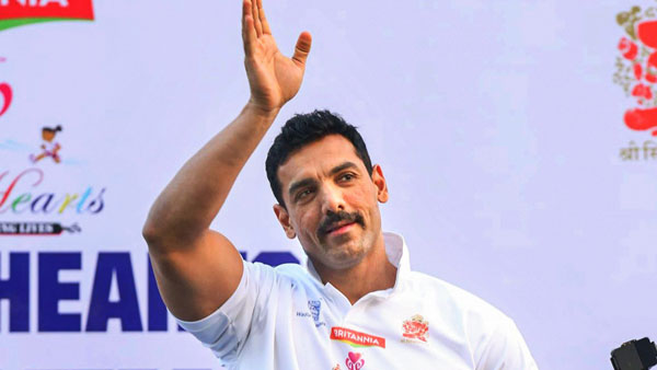 ரெண்டுமே செம பவர்ஃபுல்... சூப்பரான 2 புதிய பைக்குகளை வாங்கிய பிரபல நடிகர்... யார்னு தெரியுமா?