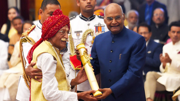 மறைந்த மசாலா கிங்கிடம் இத்தனை சொகுசு கார்களா..? உண்மையில் ஒரு அரசனை போலவே வாழ்ந்திருக்கார்!!