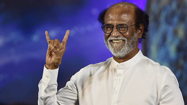 திடீரென வைரலாகும் சூப்பர் ஸ்டாரின் பழைய புகைப்படம்... அவரு பக்கத்துல இருக்க சொகுசு காரோட விலை, சிறப்புகள் என்ன தெரியுமா?