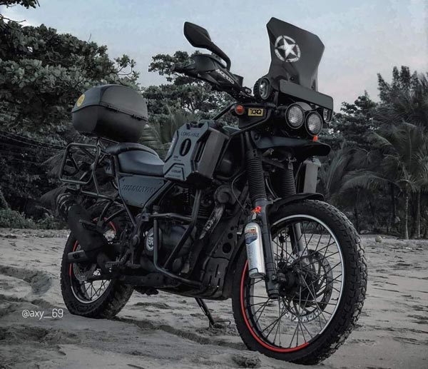 எங்கு தேடினாலும் இப்படி ஒரு ராயல் என்பீல்டு ஹிமாலயன் பைக்கை பார்க்க முடியாது... சான்ஸ மிஸ் பண்ணிடாதீங்க!