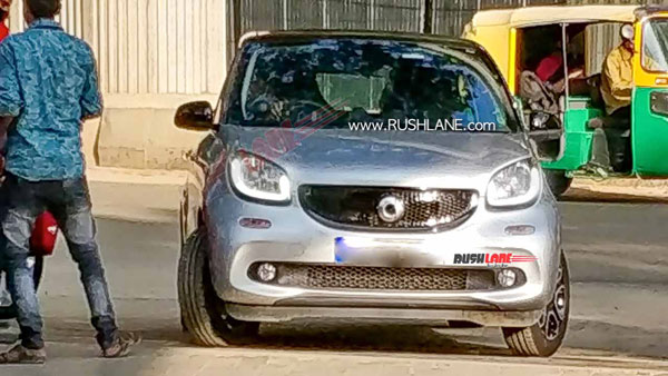 இந்தியாவில் இப்படிப்பட்ட கார் எல்லாம் இருக்கா? பெங்களூருவில் காட்சித்தந்த ஸ்மார்ட் ஃபார்ஃபோர் எலக்ட்ரிக் கார்