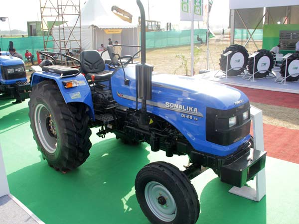 இந்தியாவின் முதல் விவசாயத்திற்கான எலக்ட்ரிக் டிராக்டர் அறிமுகமானது!! விவசாயிகளும் இனி எலக்ட்ரிக் வாகனத்தில்..