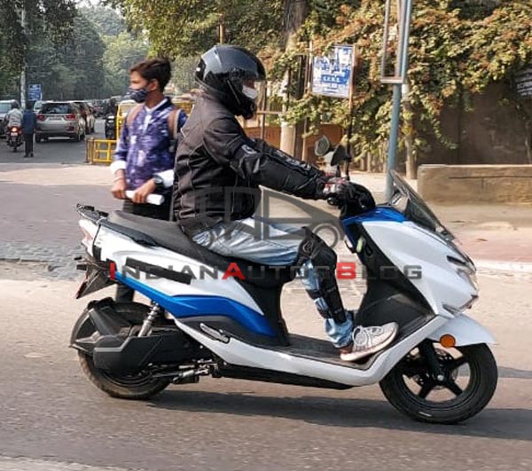 கேமிராவின் கண்களில் சிக்கிய சைலென்சர் இல்லா பர்க்மேன் ஸ்கூட்டர்... ஆவலை எகிர செய்யும் புகைப்படங்கள்!!