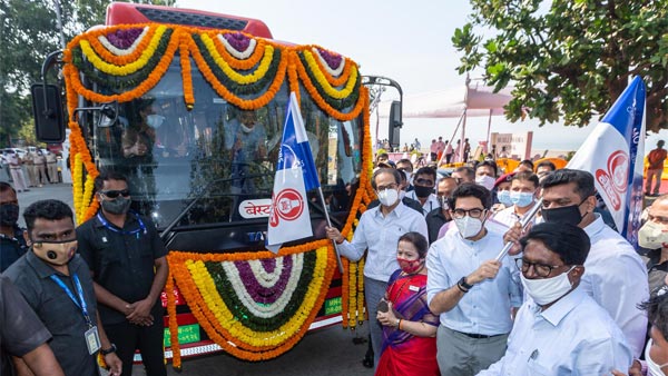 கார் மட்டுமில்ல டாடாவின் பேருந்துகளும் கெத்தா இருக்கு... நம்ப முடியா வசதிகளுடன் 26 பேருந்துகளை டெலிவரி பெற்ற மும்பை!