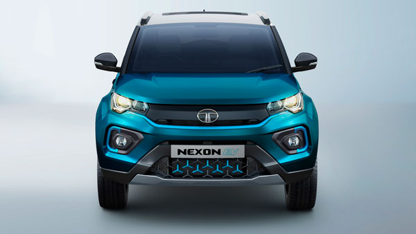 டாடா நெக்ஸான் எலெக்ட்ரிக் காரில் மும்பை-டூ-டெல்லி சென்று வந்த இளம் தம்பதி