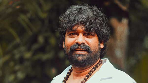 பிரபல நடிகர் வாங்கிய அட்டகாசமான பைக்... பைக்கிற்கே இத்தனை லாட்சங்களை வாரி இறைச்சிருக்காரே!!