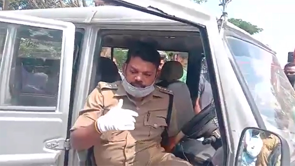 ஏன் அனைவரும் சீட் பெல்ட் அணிய வேண்டும்? சமூக வலை தளங்களில் வைரலாகும் தமிழக அதிகாரியின் வீடியோ!