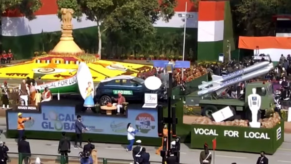 உள்ளூர் பொருட்களுக்கு குரல் கொடுப்போம்... குடியரசு தின விழாவில் கெத்து காட்டிய டாடா நெக்ஸான் எலெக்ட்ரிக் கார்