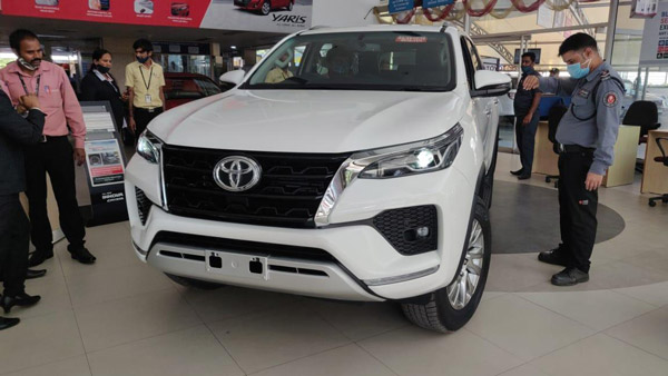 2021 டொயோட்டா ஃபார்ச்சூனரை முன்பதிவு செய்தவர்களுக்கு ஓர் இன்ப செய்தி!! கார் ஷோரூம்களை வந்தடைய துவங்கிவிட்டது