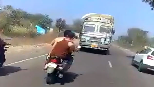 பிரேக் பிடிக்காததால் லாரியை 3 கிலோ மீட்டர் தூரம் ரிவர்ஸ் கியரில் ஓட்டிய டிரைவர்... கடைசில என்ன ஆச்சு தெரியுமா?