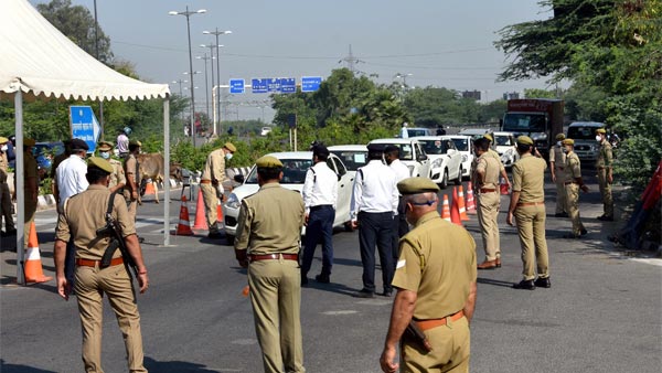 காரில் இருந்து எச்சில் துப்பினால், குப்பை போட்டால் அபராதம்... எவ்ளோனு தெரிஞ்சா இனி இந்த தப்ப செய்ய மாட்டீங்க!
